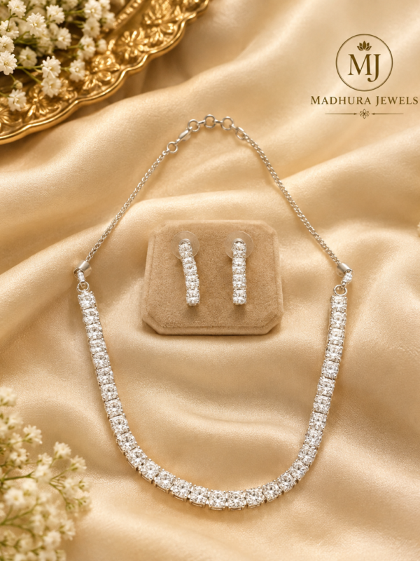 Classic Sparkling Necklace & Earrings Set